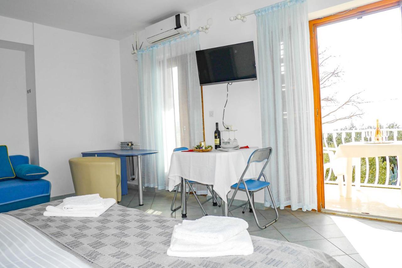Apartments Beach Dugi Rat Exterior photo